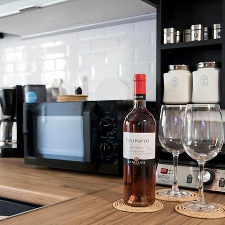 Luxurious Apartment In The Heart Of Town ! Loutraki  Ngoại thất bức ảnh
