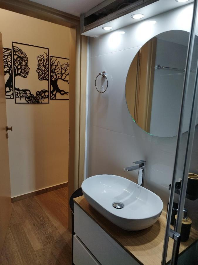 Luxurious Apartment In The Heart Of Town ! Loutraki  Ngoại thất bức ảnh
