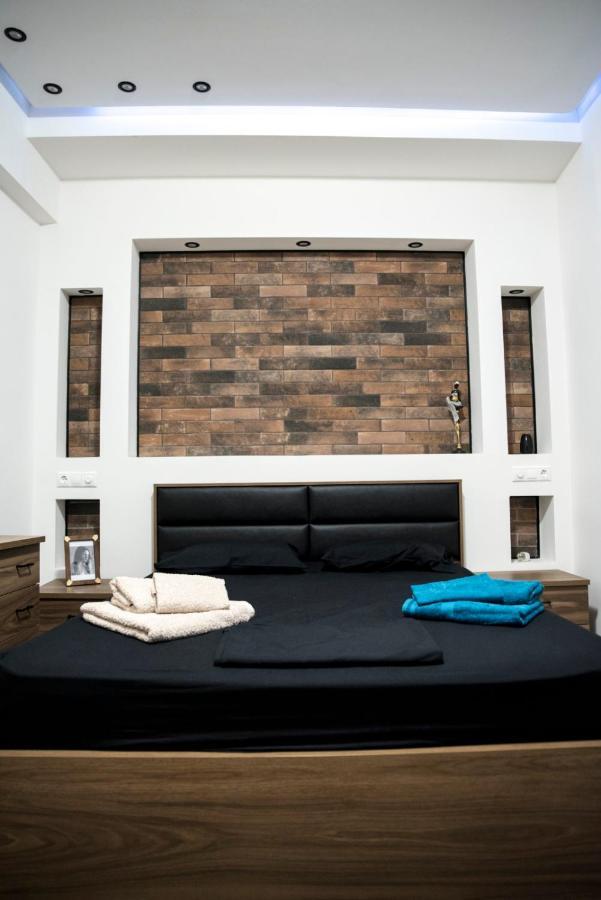 Luxurious Apartment In The Heart Of Town ! Loutraki  Ngoại thất bức ảnh